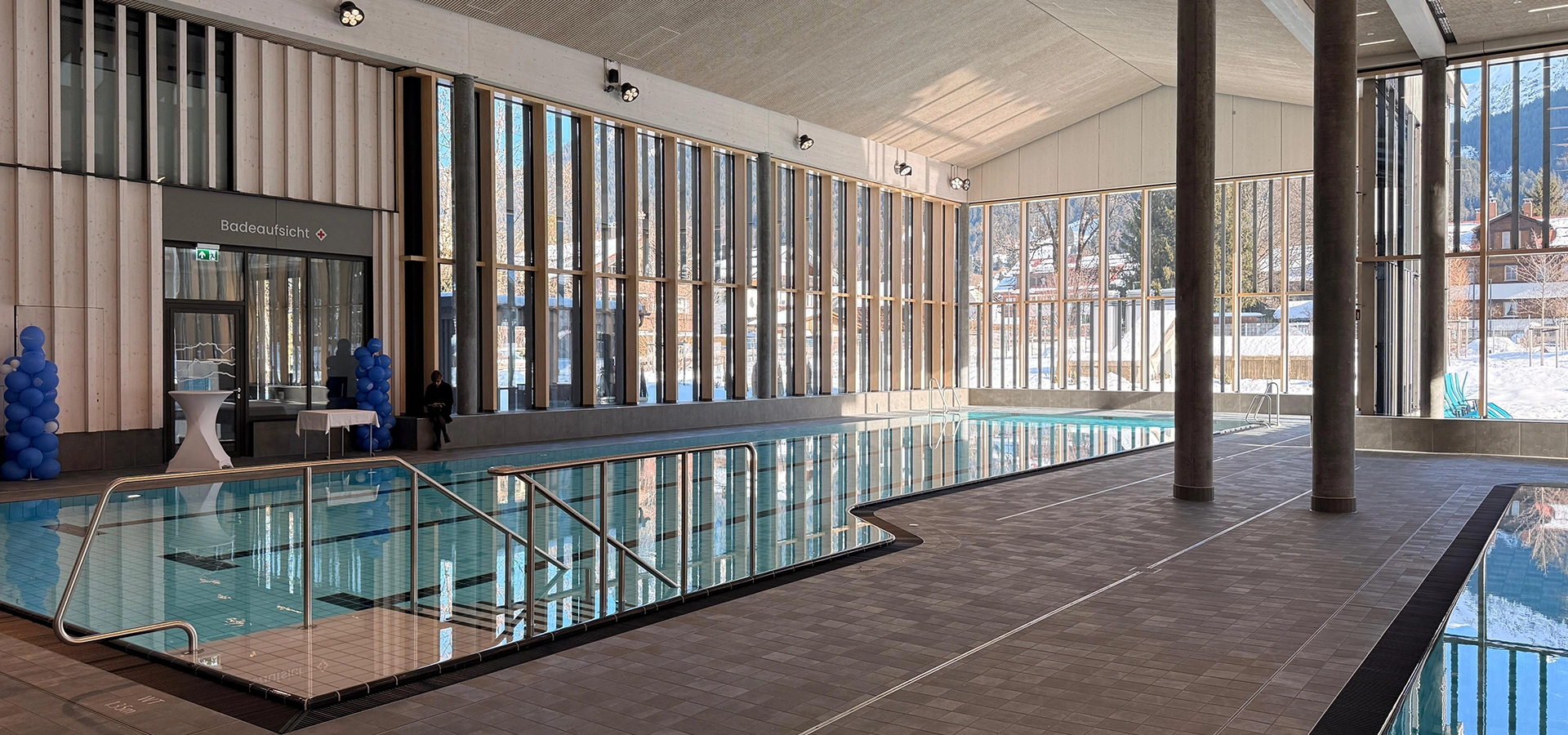 Schwimmerbecken im Innenbereich